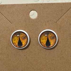 ❄️ SALE! NEW Black Cat Stud Earrings .5” White Metal